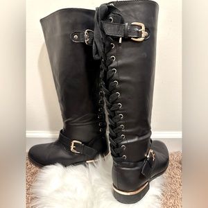👢SEXY!💋 Torrid Lace up back black boots. Size 8 wide calf and foot